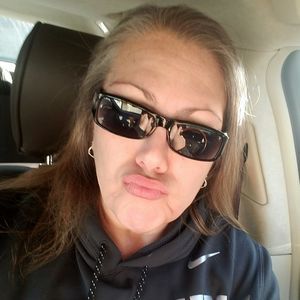 Meet your Posher, Leanne